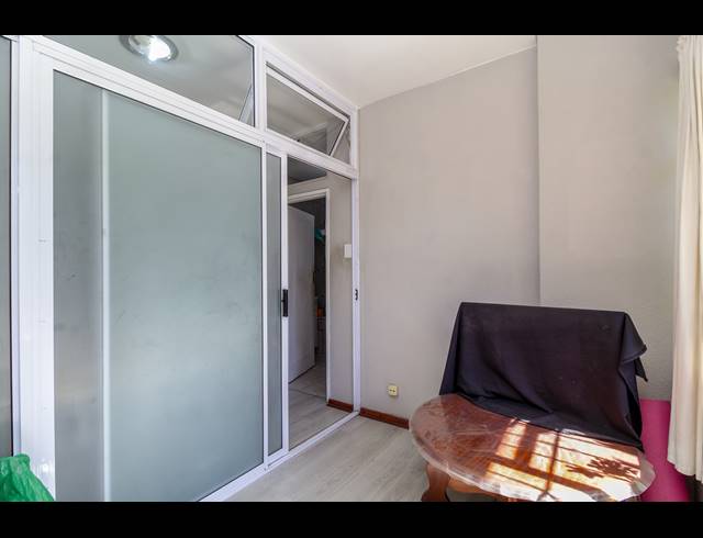 1 BEDROOM APARTMENT FOR SALE IN RONDEBOSCH
